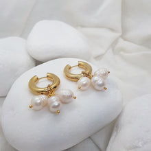 Load image into Gallery viewer, Pearl Cluster Earrings