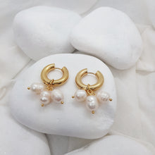 Load image into Gallery viewer, Pearl Cluster Earrings