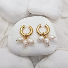 Load image into Gallery viewer, Pearl Cluster Earrings