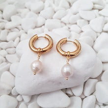 Load image into Gallery viewer, Chunky Pearl Hoops