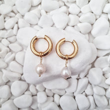 Load image into Gallery viewer, Chunky Pearl Hoops