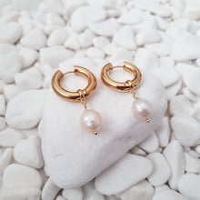 Load image into Gallery viewer, Chunky Pearl Hoops