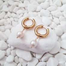 Load image into Gallery viewer, Chunky Pearl Hoops