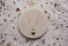 Load image into Gallery viewer, Gold Shell Necklace