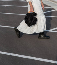 Load image into Gallery viewer, Silk Furoshiki Bag~Black